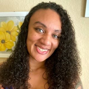 Meet your posher, Kendra